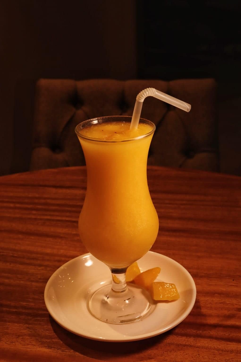 Frappé de mango con trozos de fruta