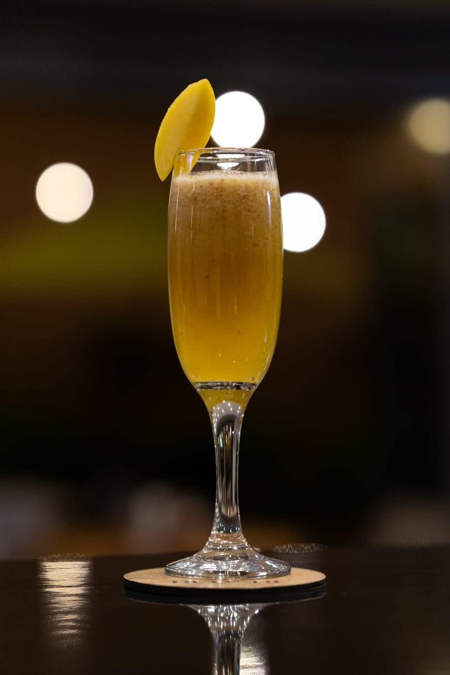 Mimosa con rodaja de mango
